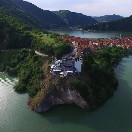 Vidikovac 4* ズヴォルニク